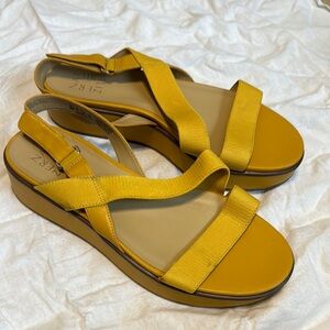 SOUL Naturalizer Yellow Flat Sandals with Modern Straps